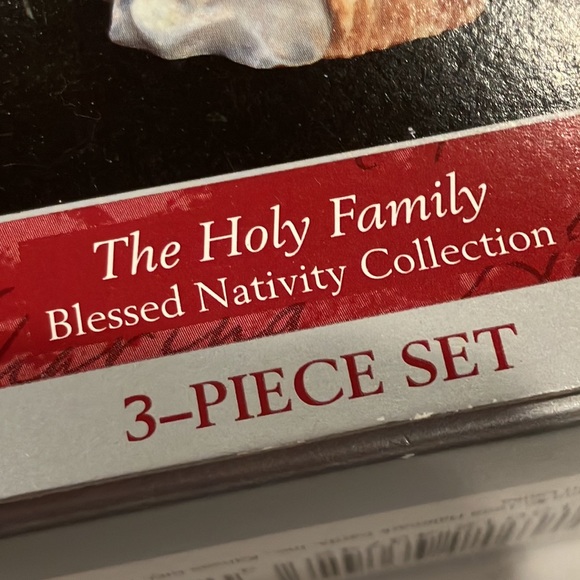 Hallmark | The Holy Family Keepsake Ornament Set - Picture 8 of 9